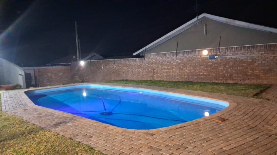 4 Bedroom Property for Sale in Postmasburg Northern Cape
